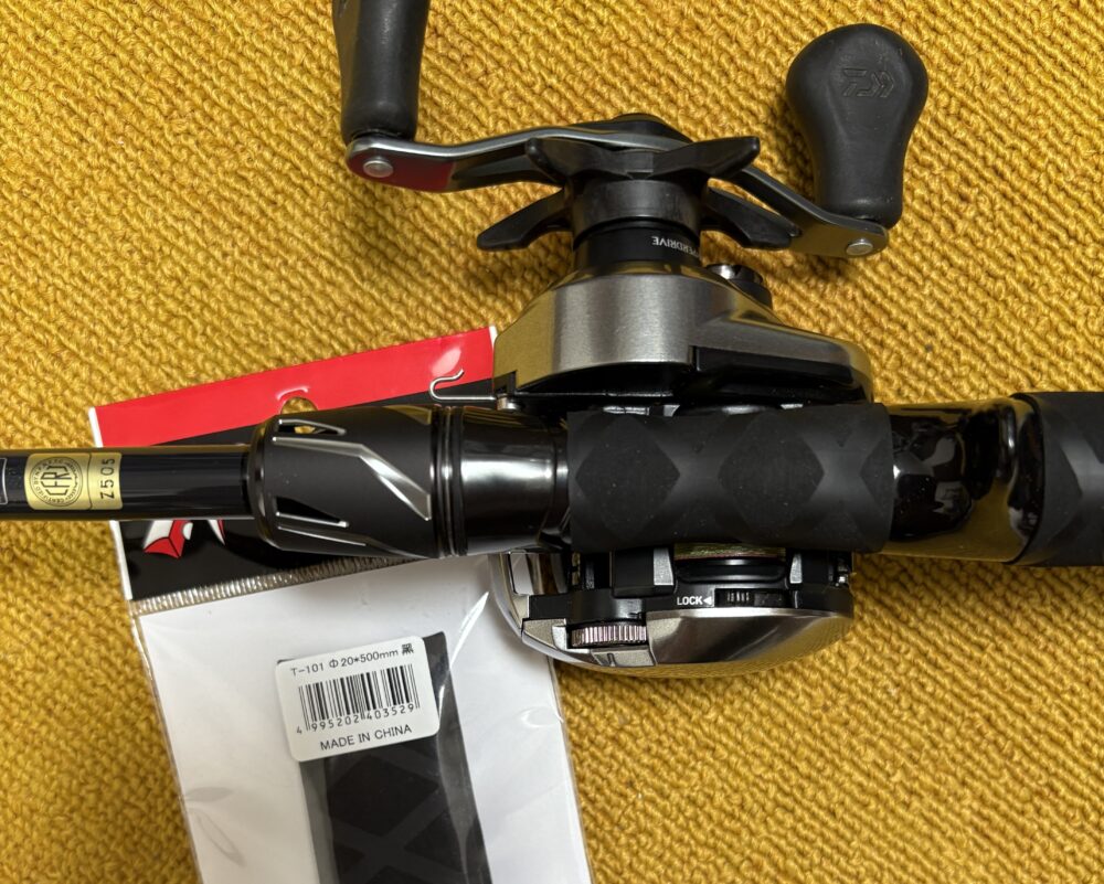 22スティーズ ファイヤウルフのリールシートグリップ